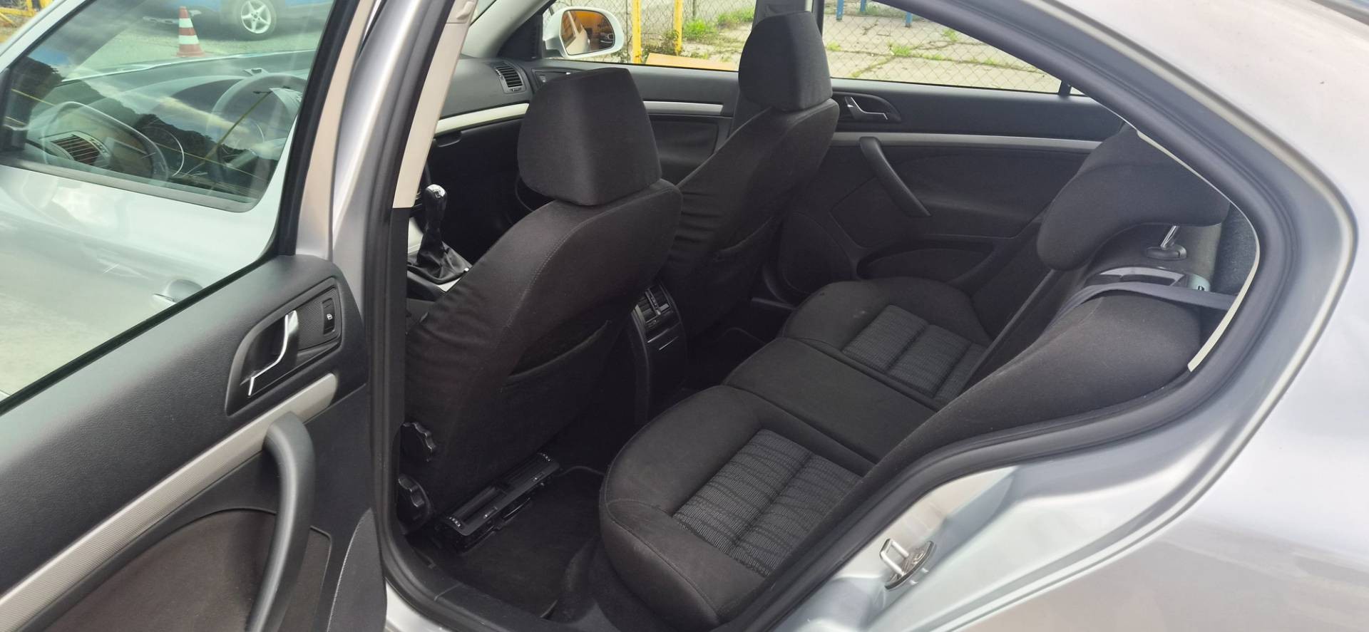 Škoda Octavia 1.6 TDI CR DPF Ambiente – Obrázok 11