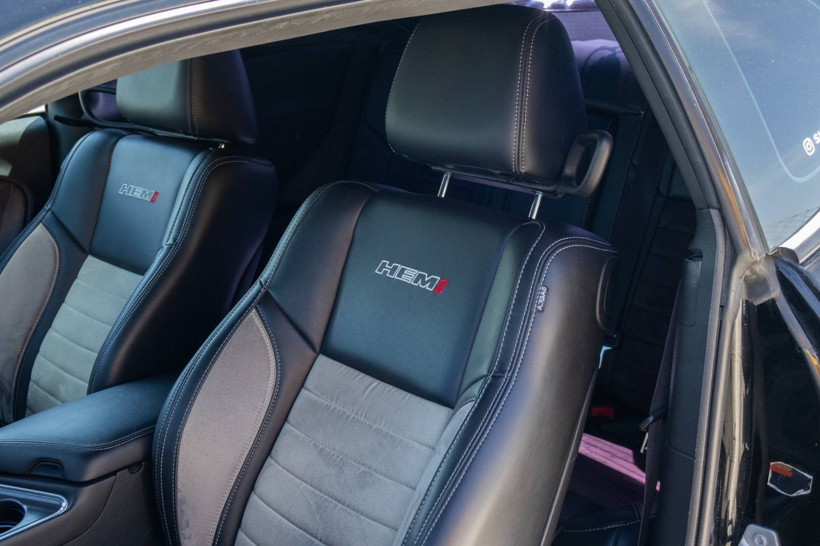 Dodge Challenger 5.7 Hemi V8 – Obrázok 34