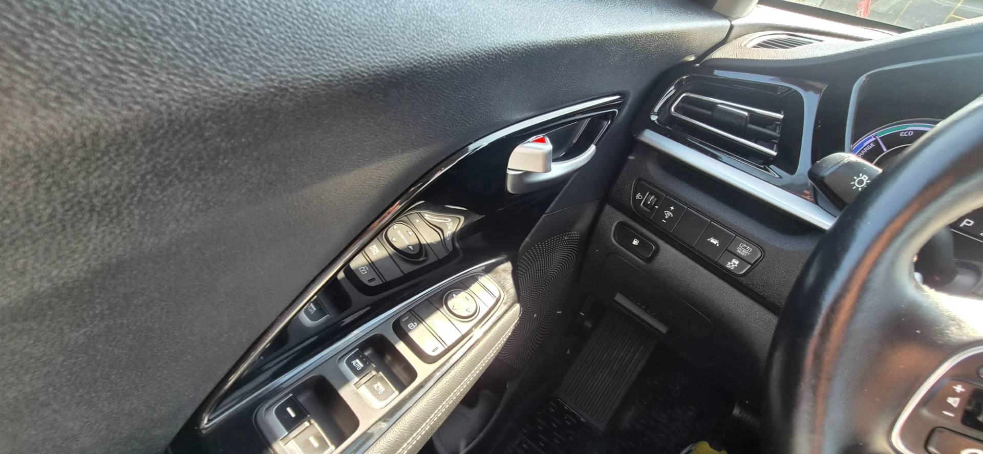 Kia Niro 1.6 GDi Hybrid Platinum A/T – Obrázok 10