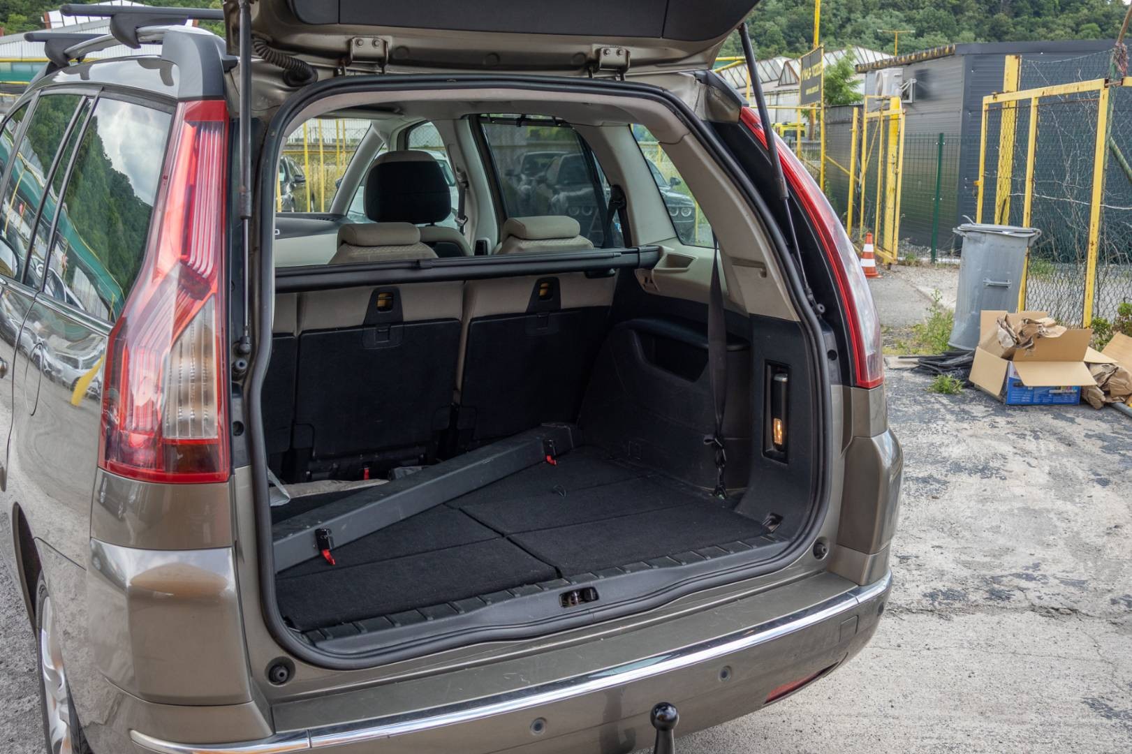 Citroën C4 Picasso 2.0 HDI 150k 7 Miest / SK Pôvod / 2.Majiteľ – Obrázok 10