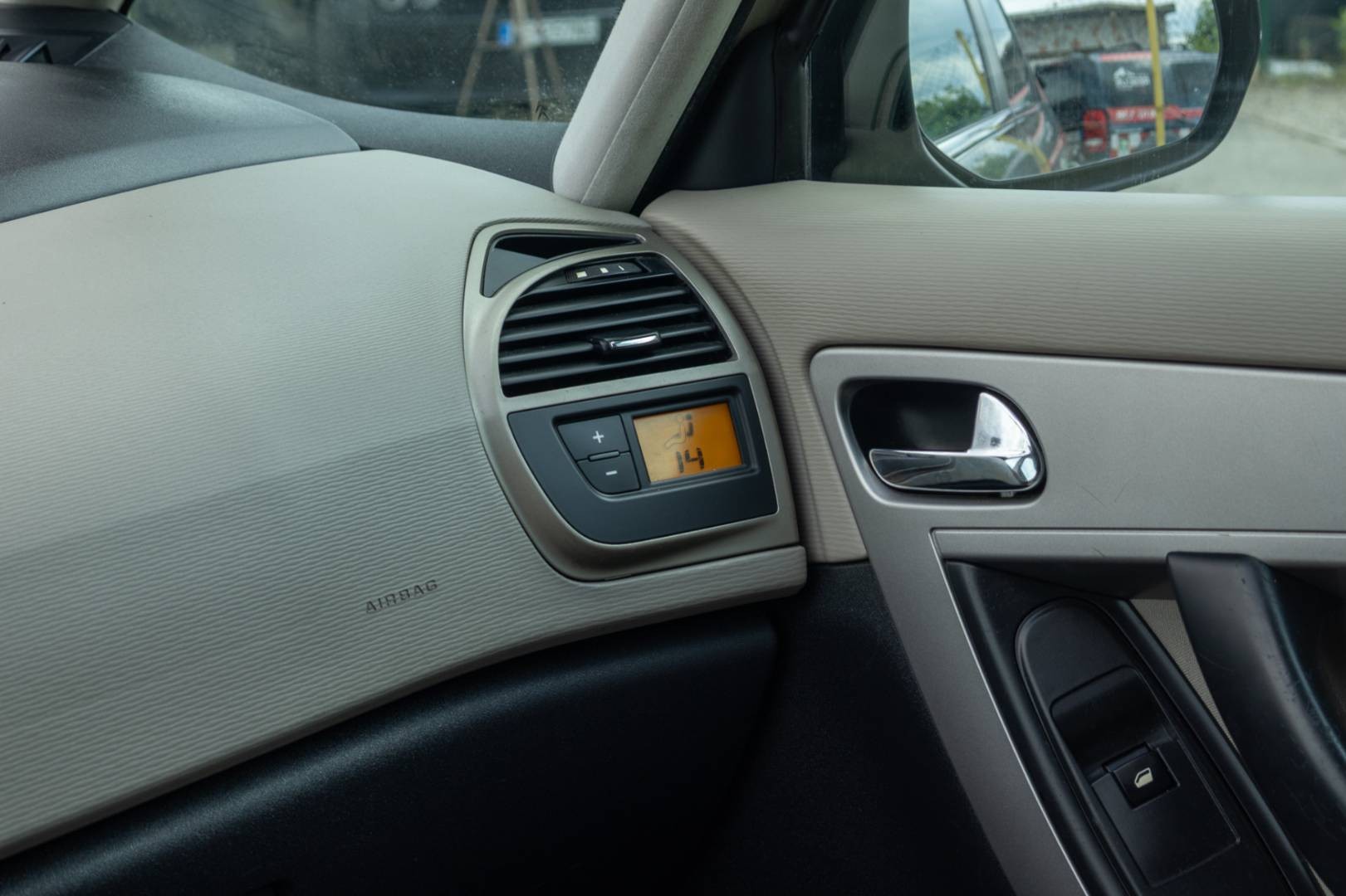 Citroën C4 Picasso 2.0 HDI 150k 7 Miest / SK Pôvod / 2.Majiteľ – Obrázok 13