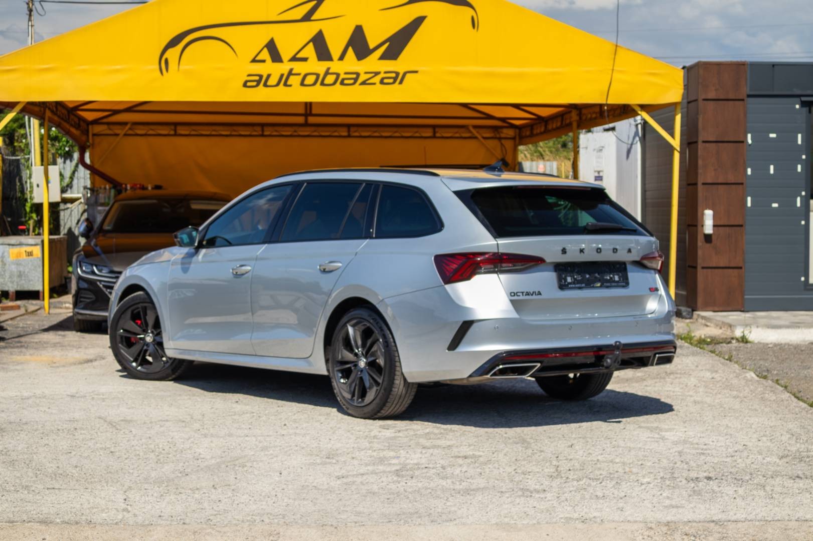 Škoda Octavia Combi 2.0 TDI RS DSG -NEBÚRANÉ – Obrázok 6
