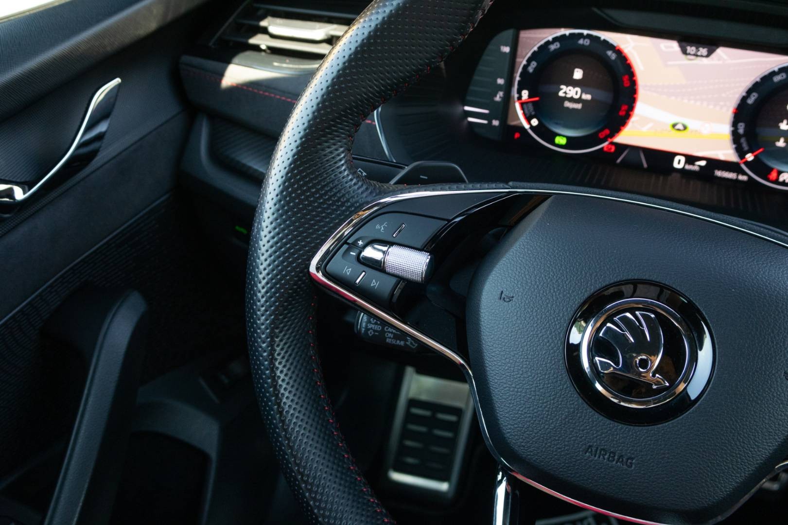 Škoda Octavia Combi 2.0 TDI RS DSG -NEBÚRANÉ – Obrázok 15
