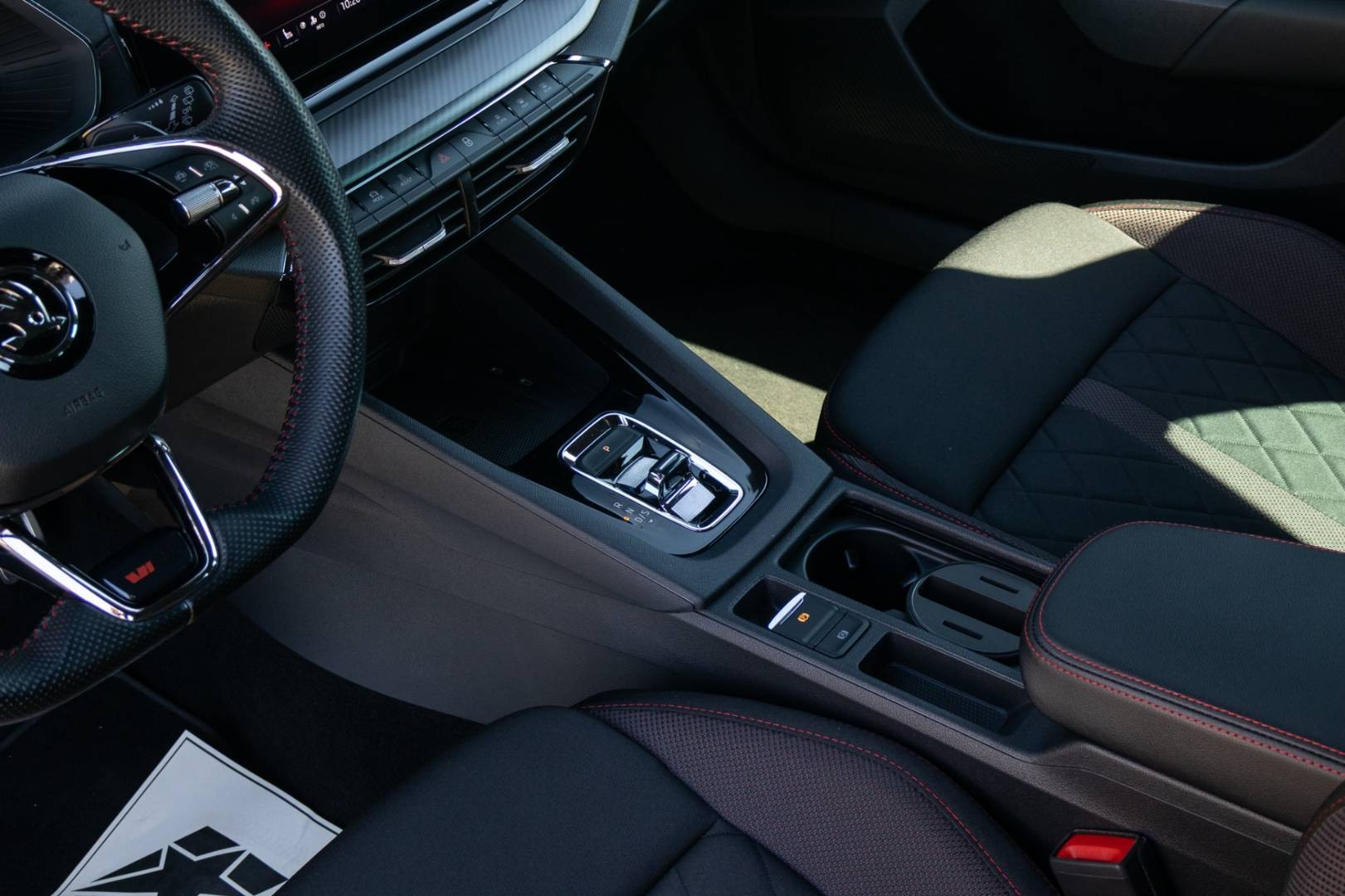 Škoda Octavia Combi 2.0 TDI RS DSG -NEBÚRANÉ – Obrázok 30
