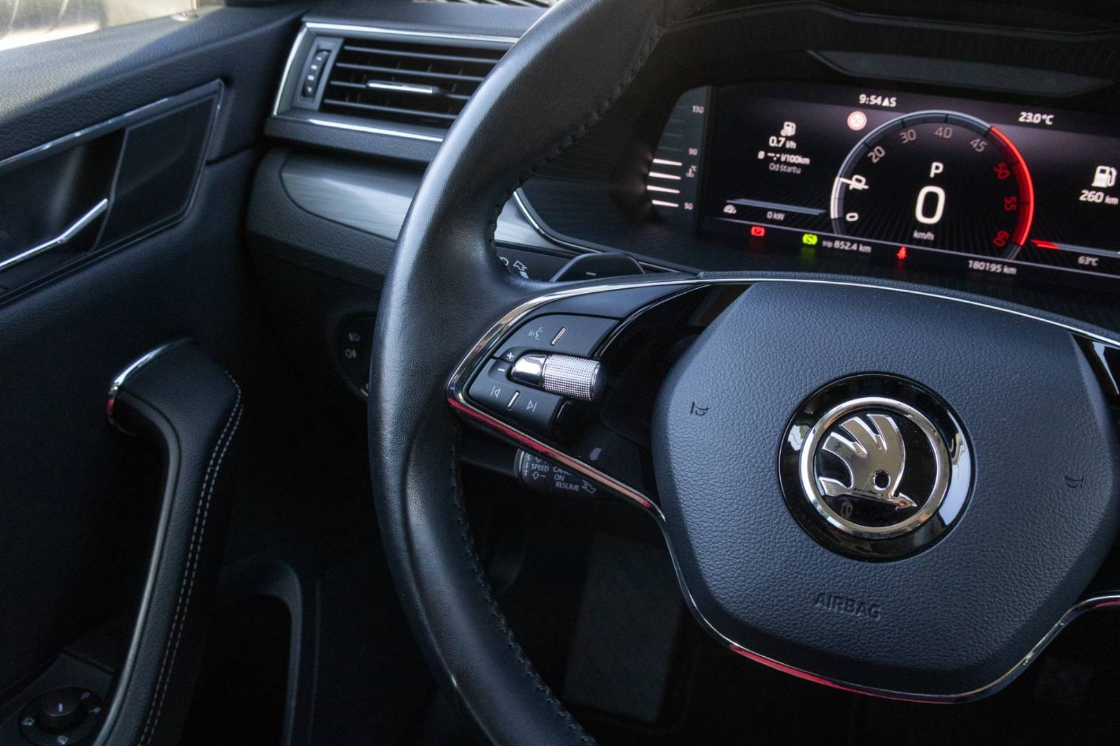 Škoda Superb Combi 2.0 TDI SCR Style DSG – Obrázok 15