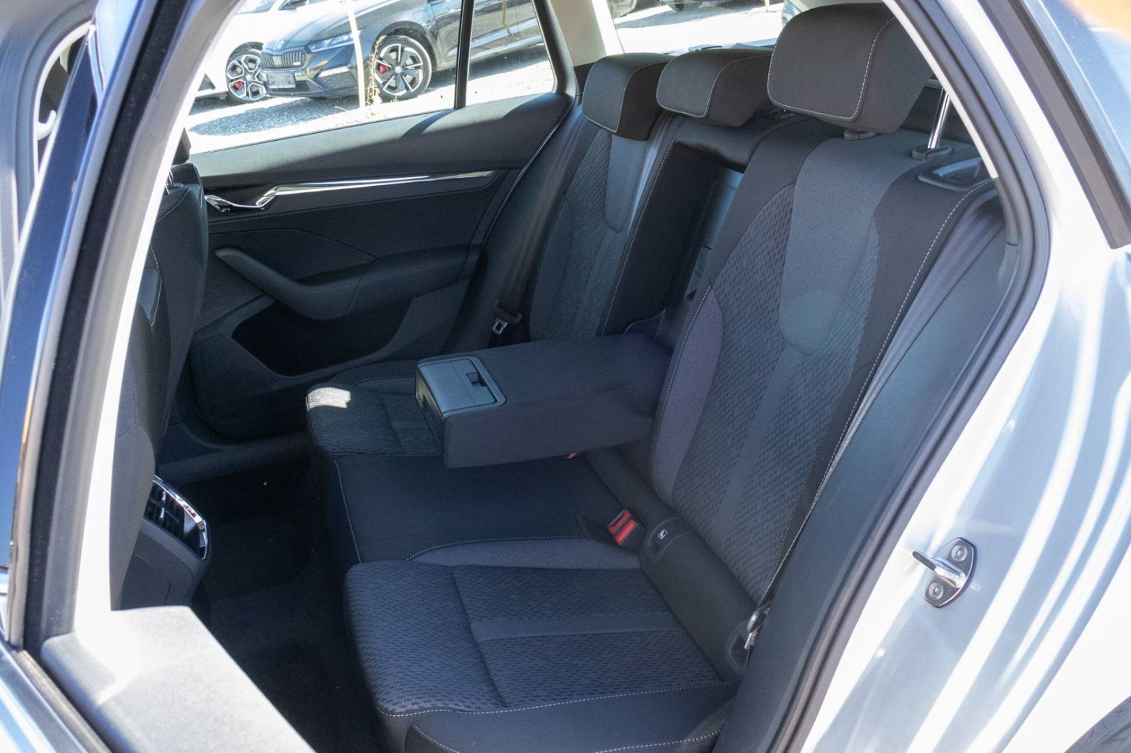 Škoda Octavia Combi 2.0 TDI SCR DSG Style -NEBÚRANÉ – Obrázok 9