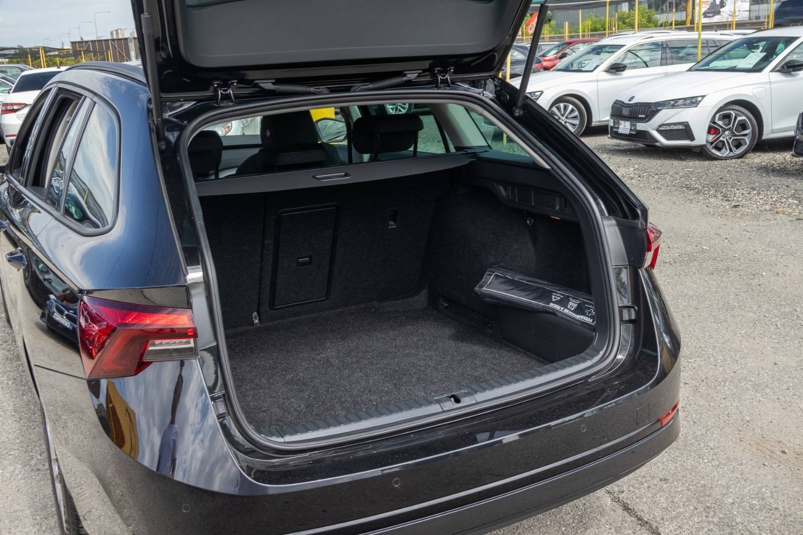 Škoda Octavia Combi 2.0 TDI SCR Ambition DSG – Obrázok 9