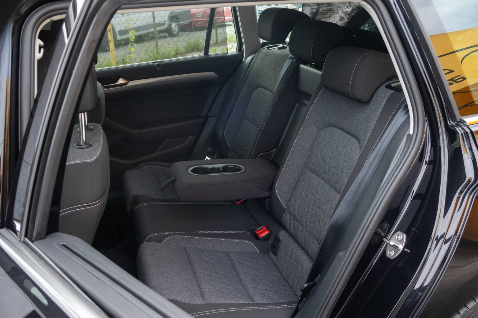 Volkswagen Passat Variant 2.0 TDI EVO Business DSG – Obrázok 12