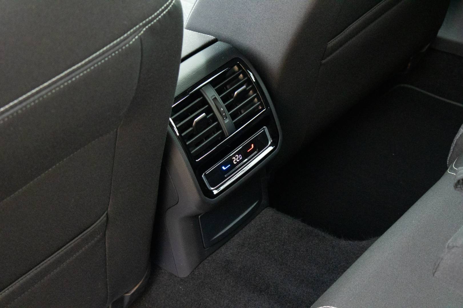 Volkswagen Passat Variant 2.0 TDI EVO Business DSG – Obrázok 13