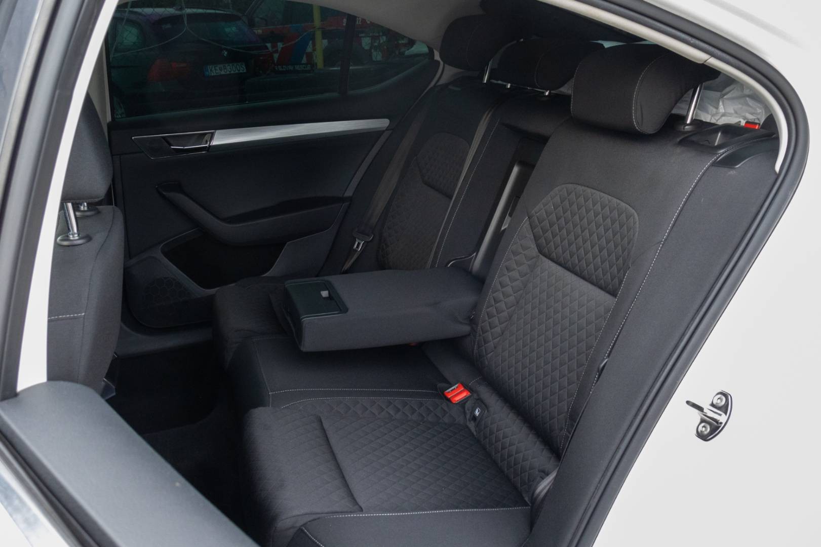 Škoda Superb 2.0 TDI SCR Ambition – Obrázok 10