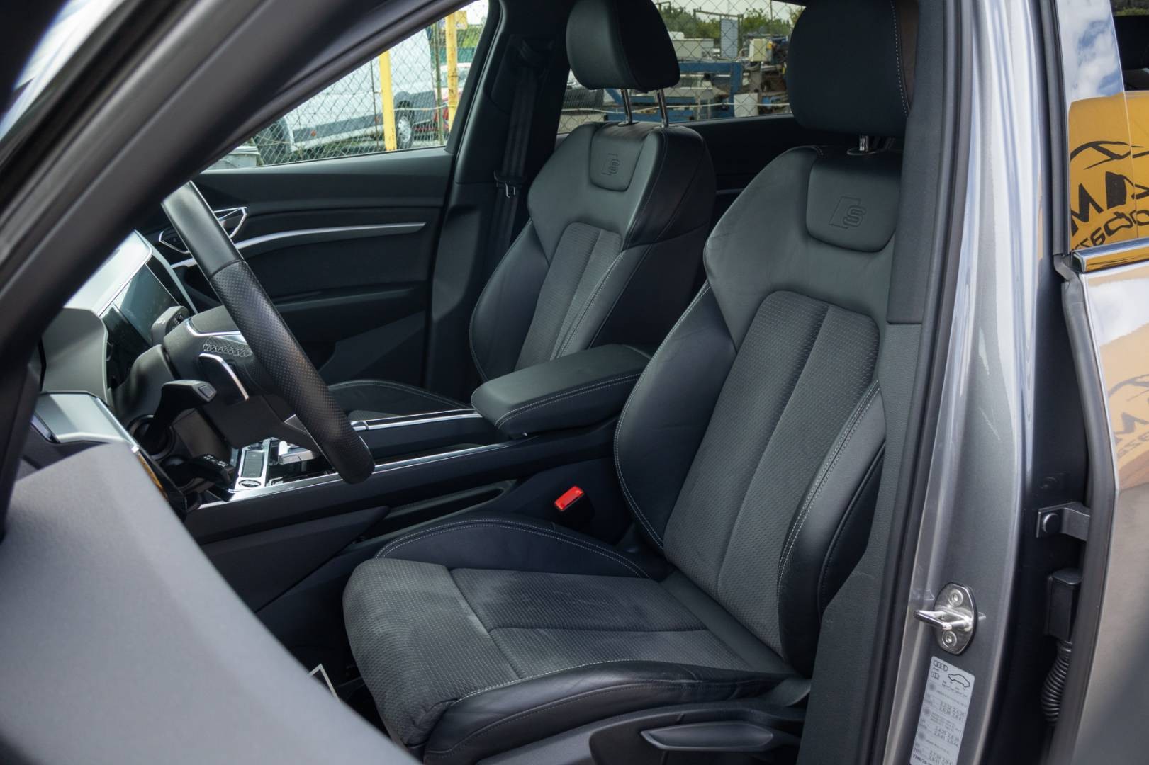 Audi E-tron 55 Quattro Sportback 2x S-LINE – Obrázok 15