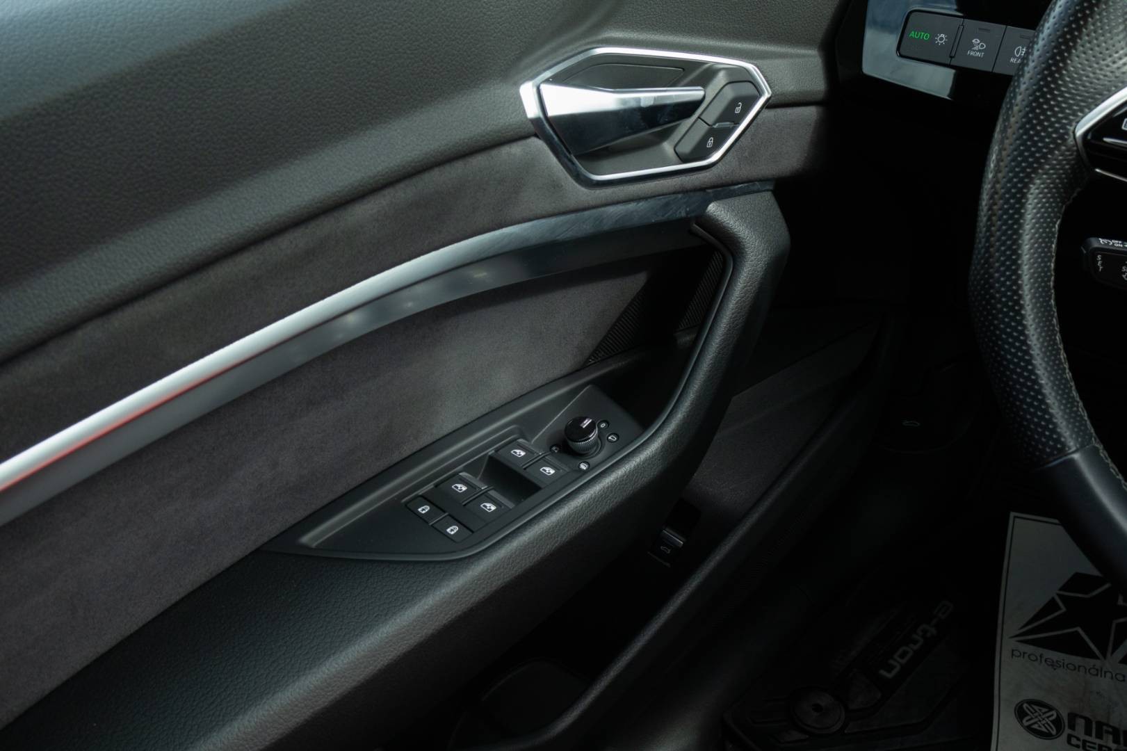 Audi E-tron 55 Quattro Sportback 2x S-LINE – Obrázok 17