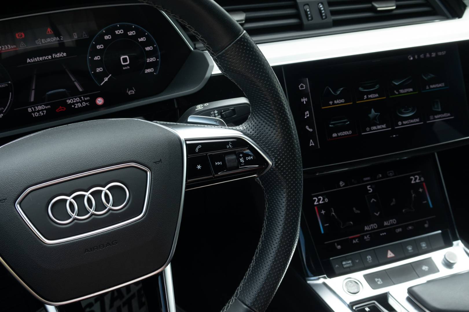 Audi E-tron 55 Quattro Sportback 2x S-LINE – Obrázok 23
