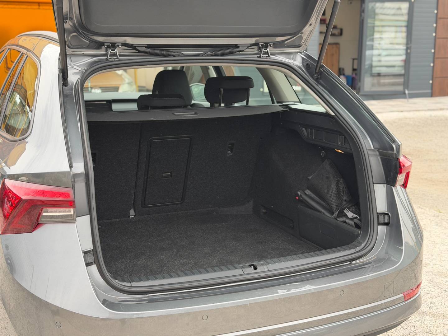 Škoda Octavia Combi 2.0 TDI SCR Ambition DSG – Obrázok 5
