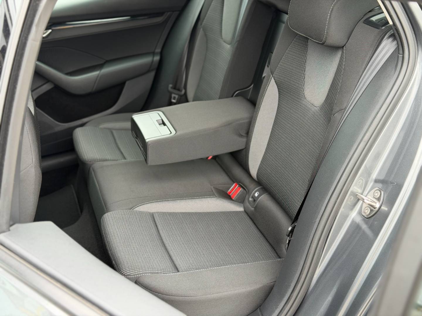 Škoda Octavia Combi 2.0 TDI SCR Ambition DSG – Obrázok 6