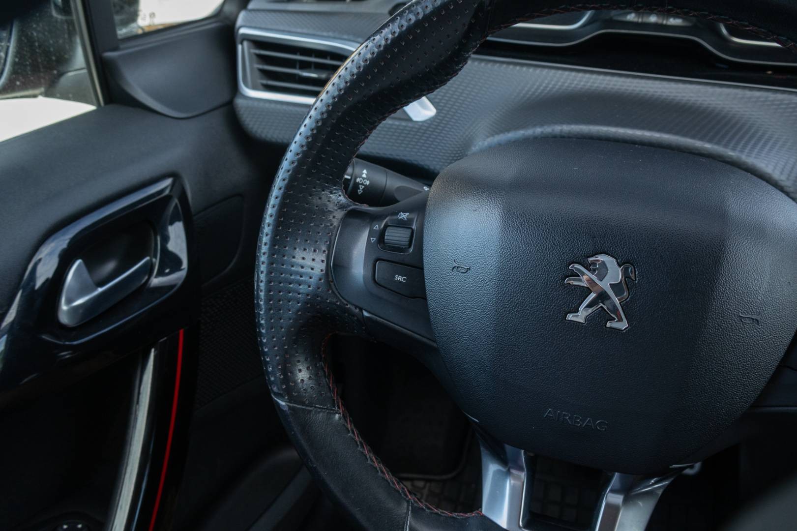 Peugeot 2008 1.2 PureTech 110 S&S GT Line A/T – Obrázok 15