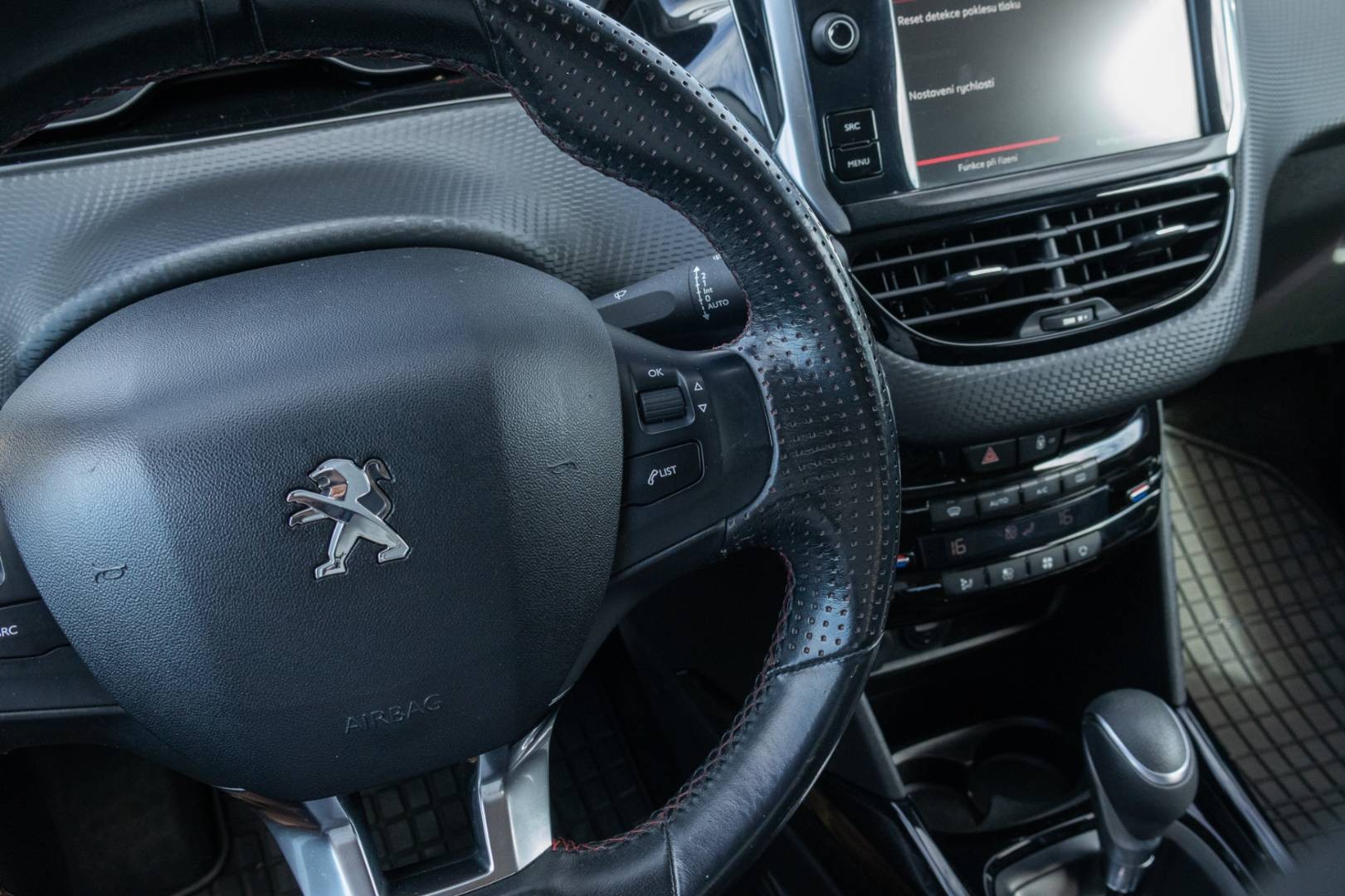 Peugeot 2008 1.2 PureTech 110 S&S GT Line A/T – Obrázok 16