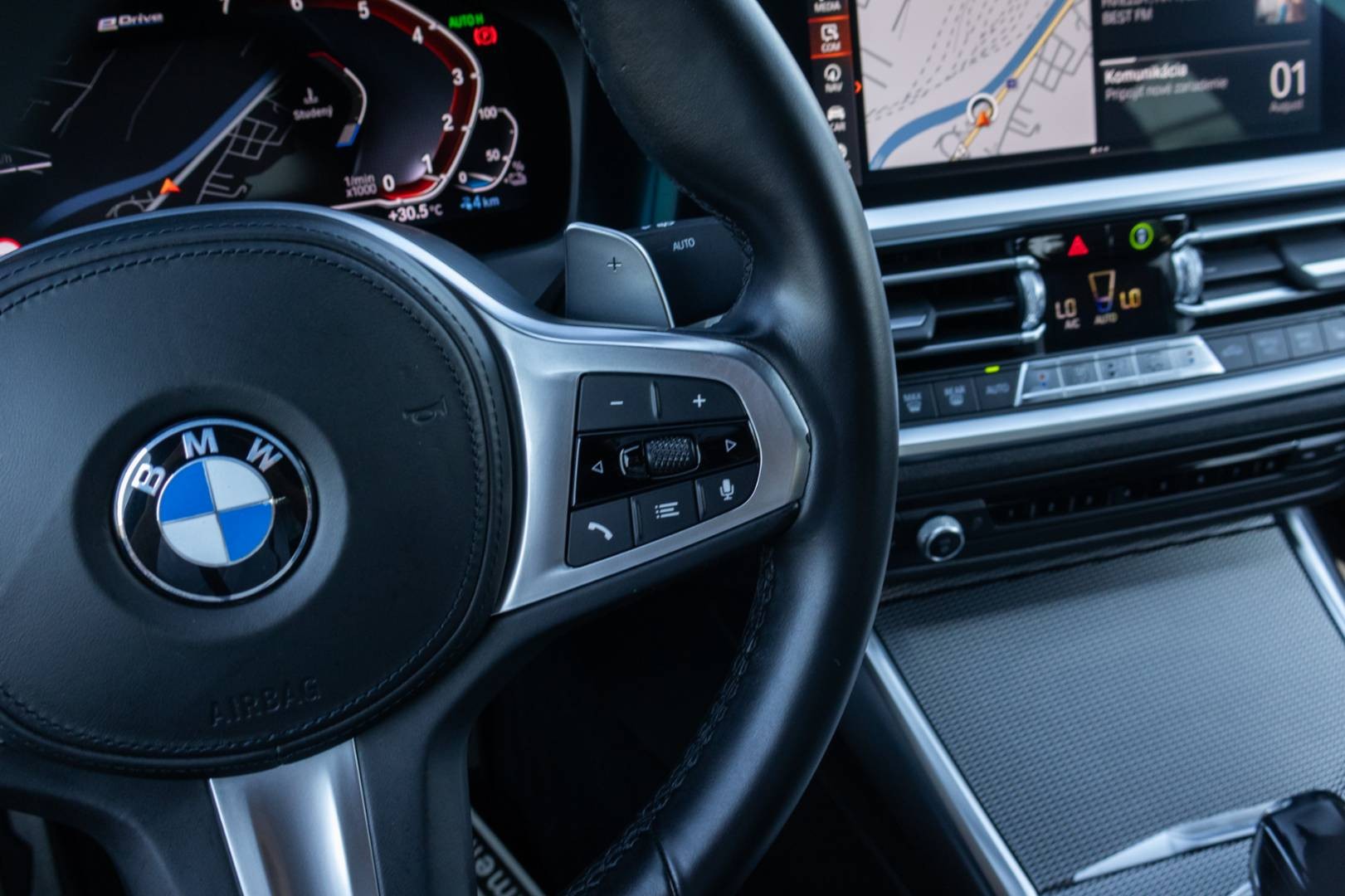 BMW Rad 3 330e G20 PHEV A/T -NEBÚRANÉ – Obrázok 22