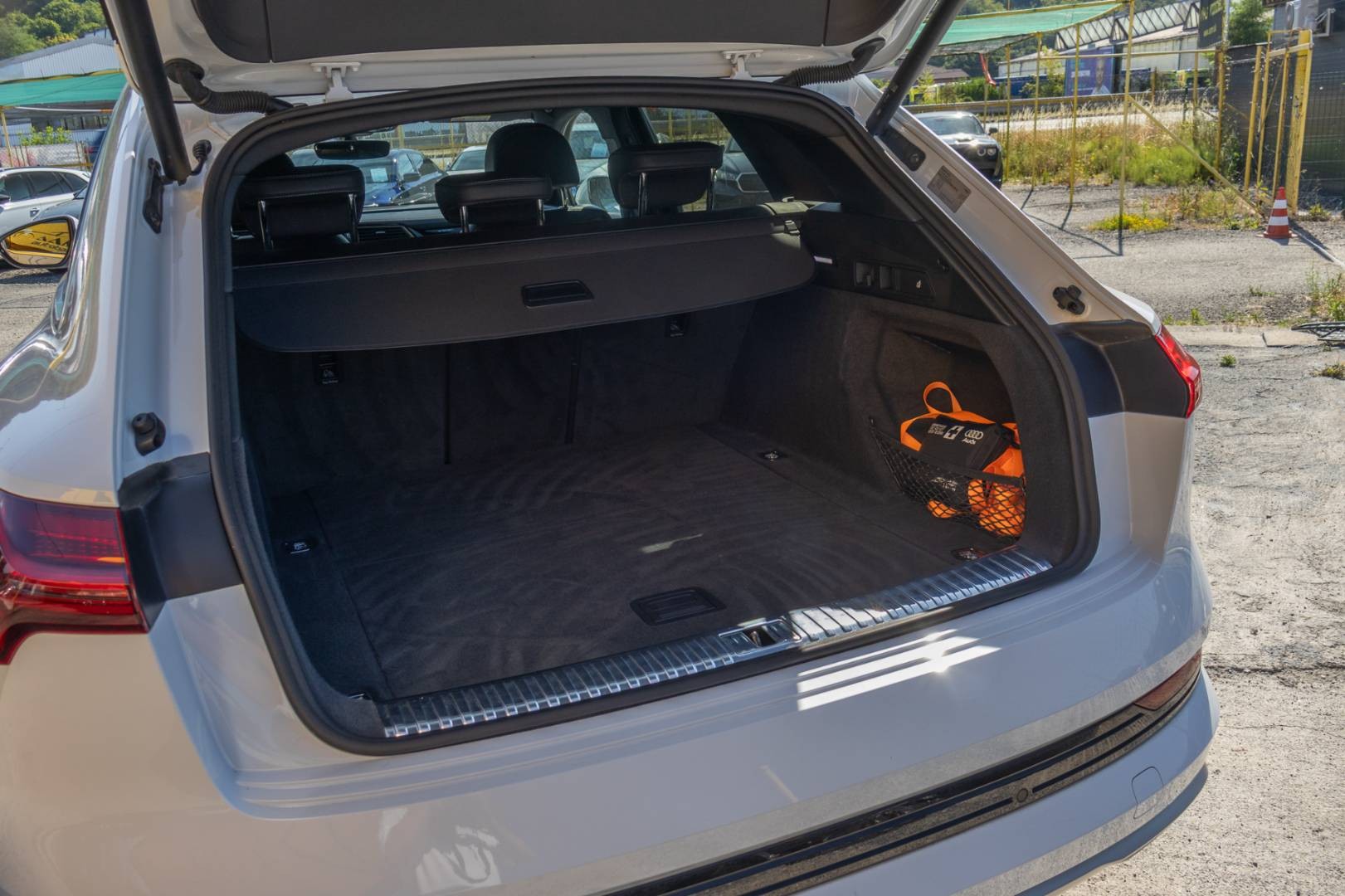 Audi E-tron 55 Quattro S-LINE -NEBÚRANÉ – Obrázok 10