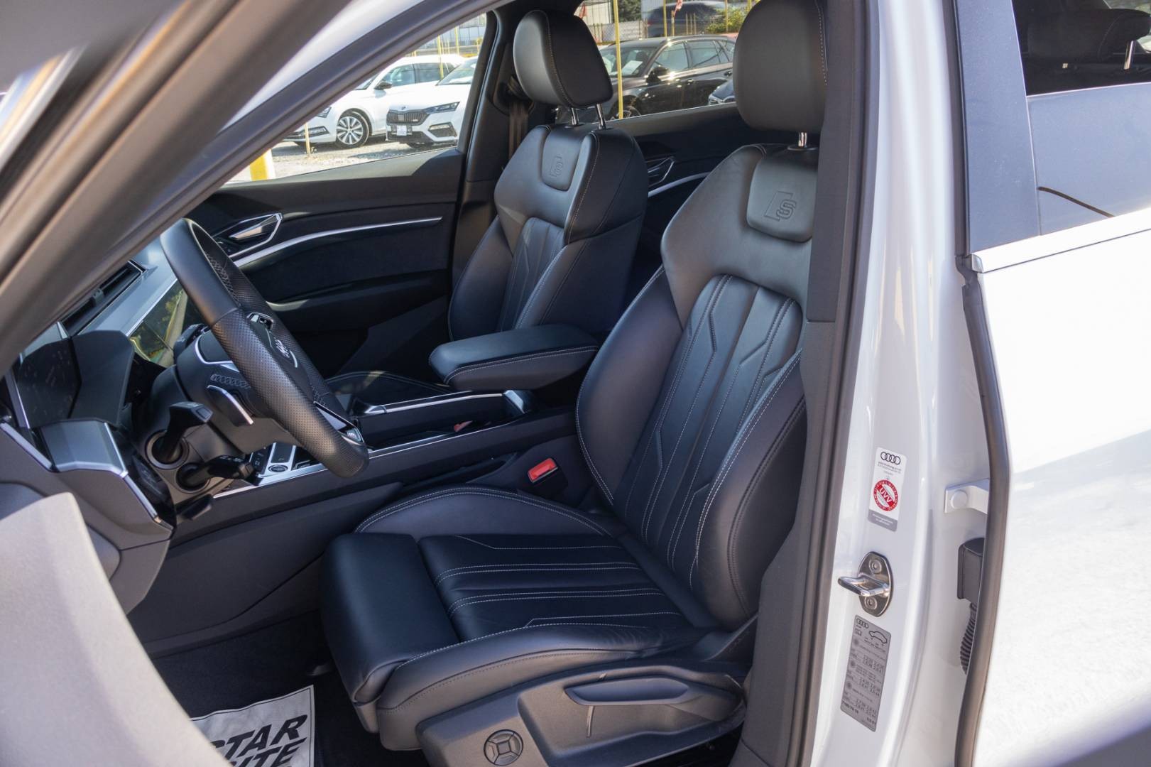 Audi E-tron 55 Quattro S-LINE -NEBÚRANÉ – Obrázok 14