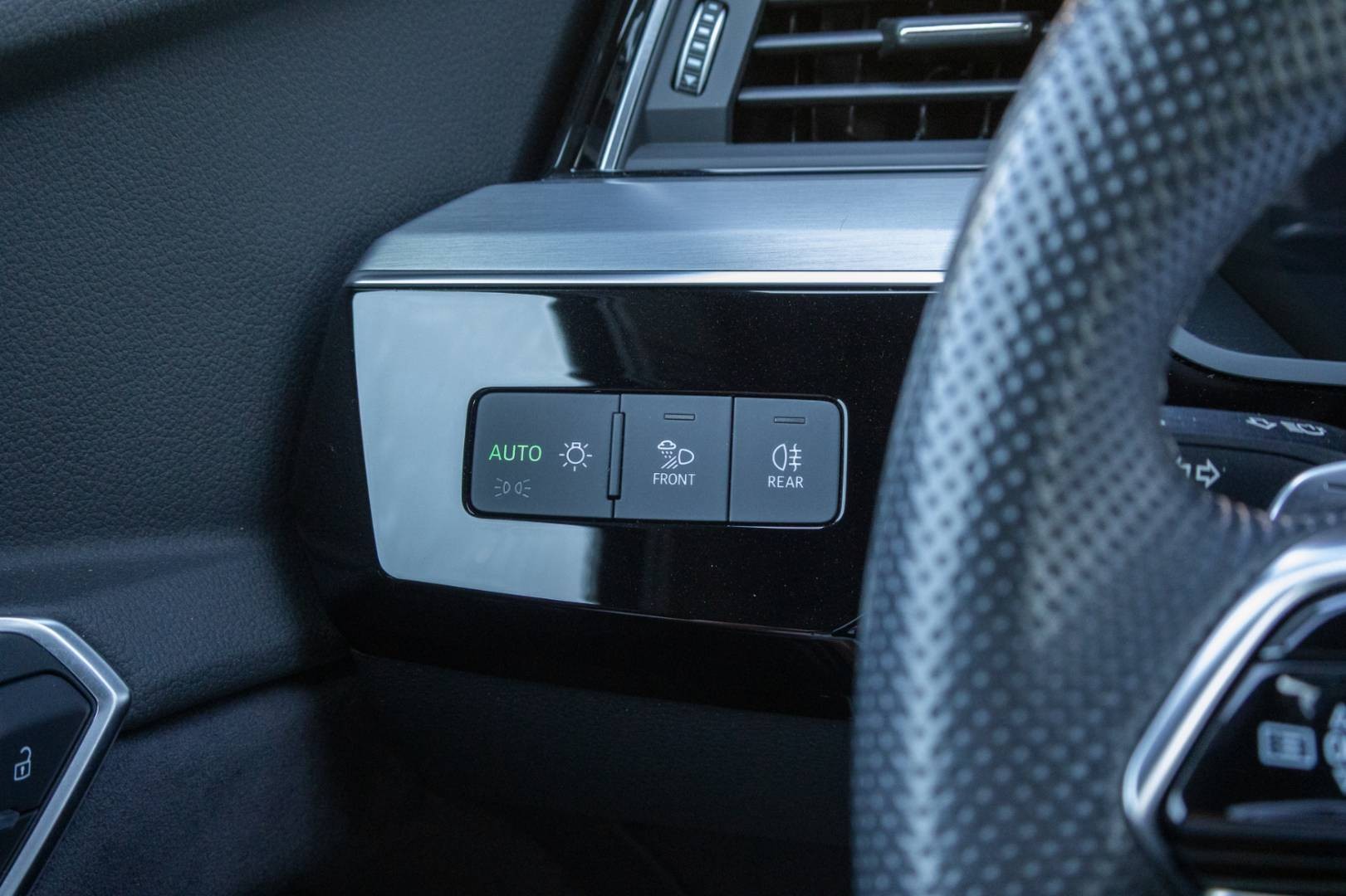 Audi E-tron 55 Quattro S-LINE -NEBÚRANÉ – Obrázok 17