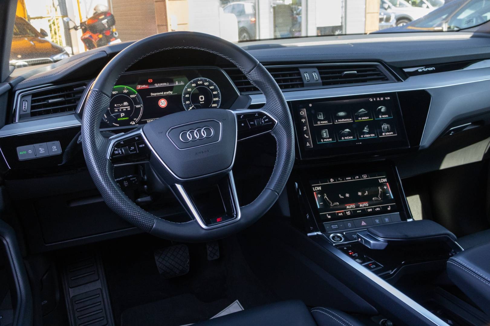 Audi E-tron 55 Quattro S-LINE -NEBÚRANÉ – Obrázok 19