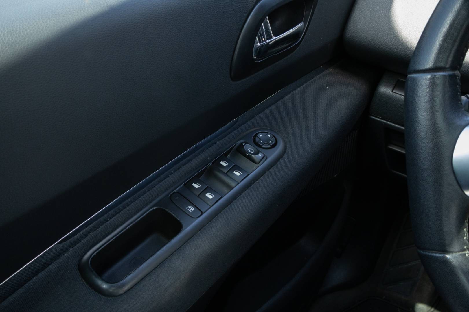 Peugeot 5008 2.0 BlueHDi 7-miest,166tis.km – Obrázok 14