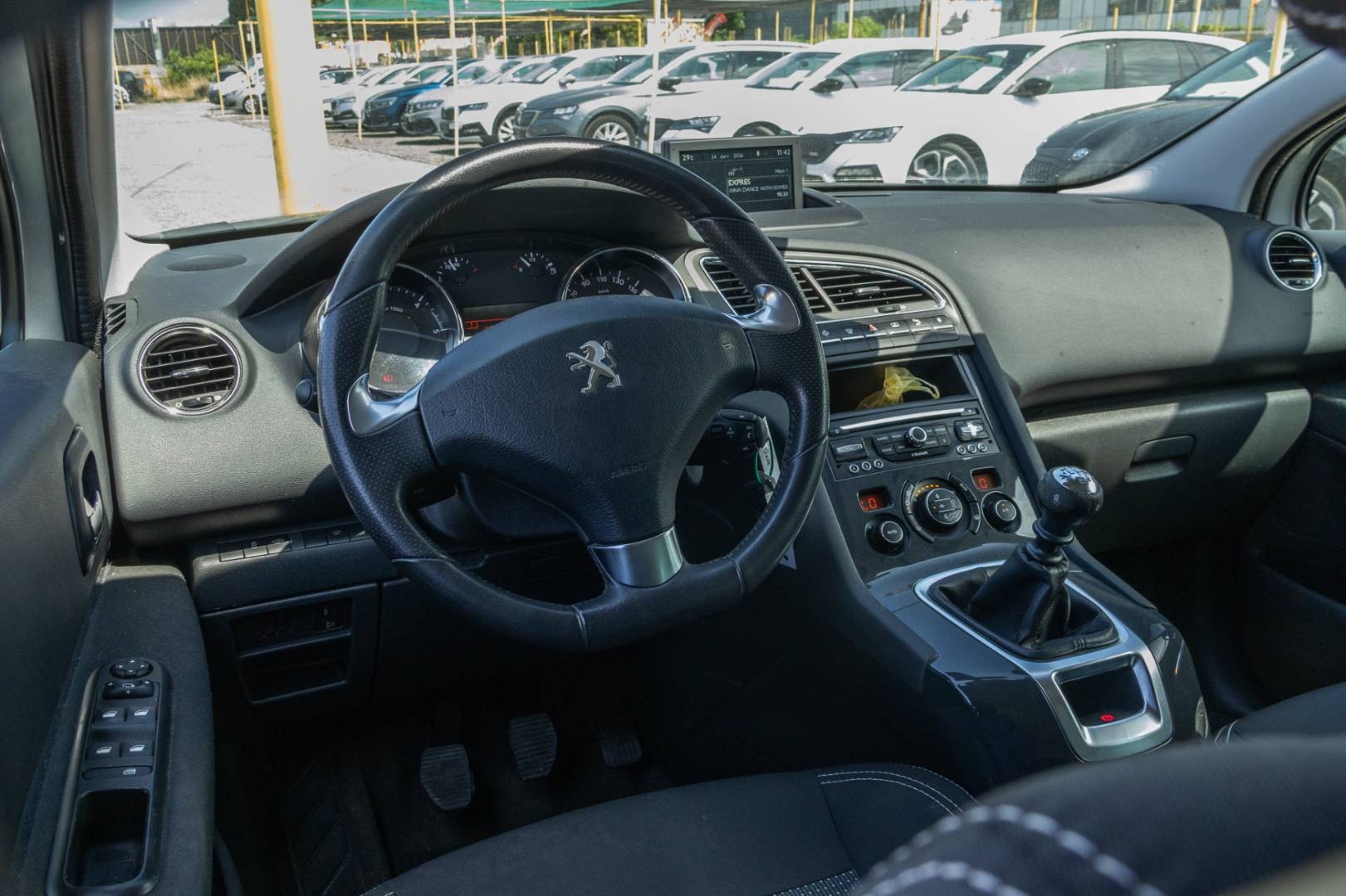 Peugeot 5008 2.0 BlueHDi 7-miest,166tis.km – Obrázok 16