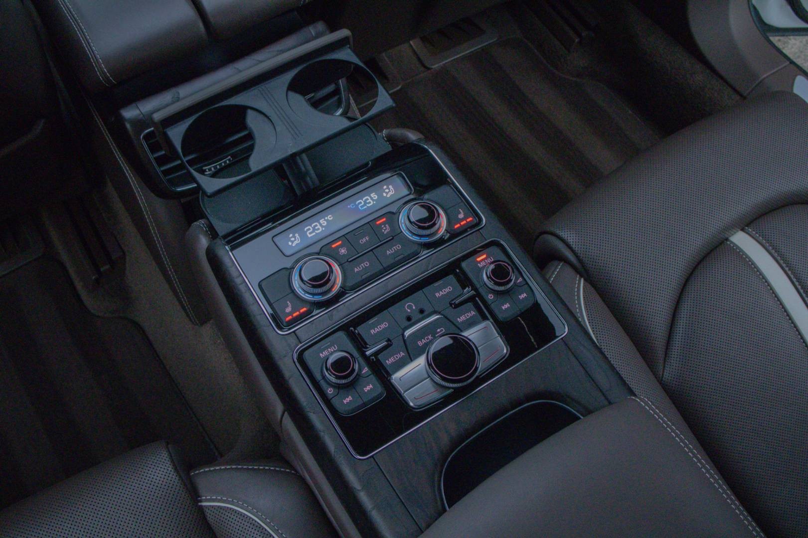 Audi A8 3.0 TDI quattro-po servise,TV,masáž,odvetrávanie,20",soft-close,TOP stav – Obrázok 19