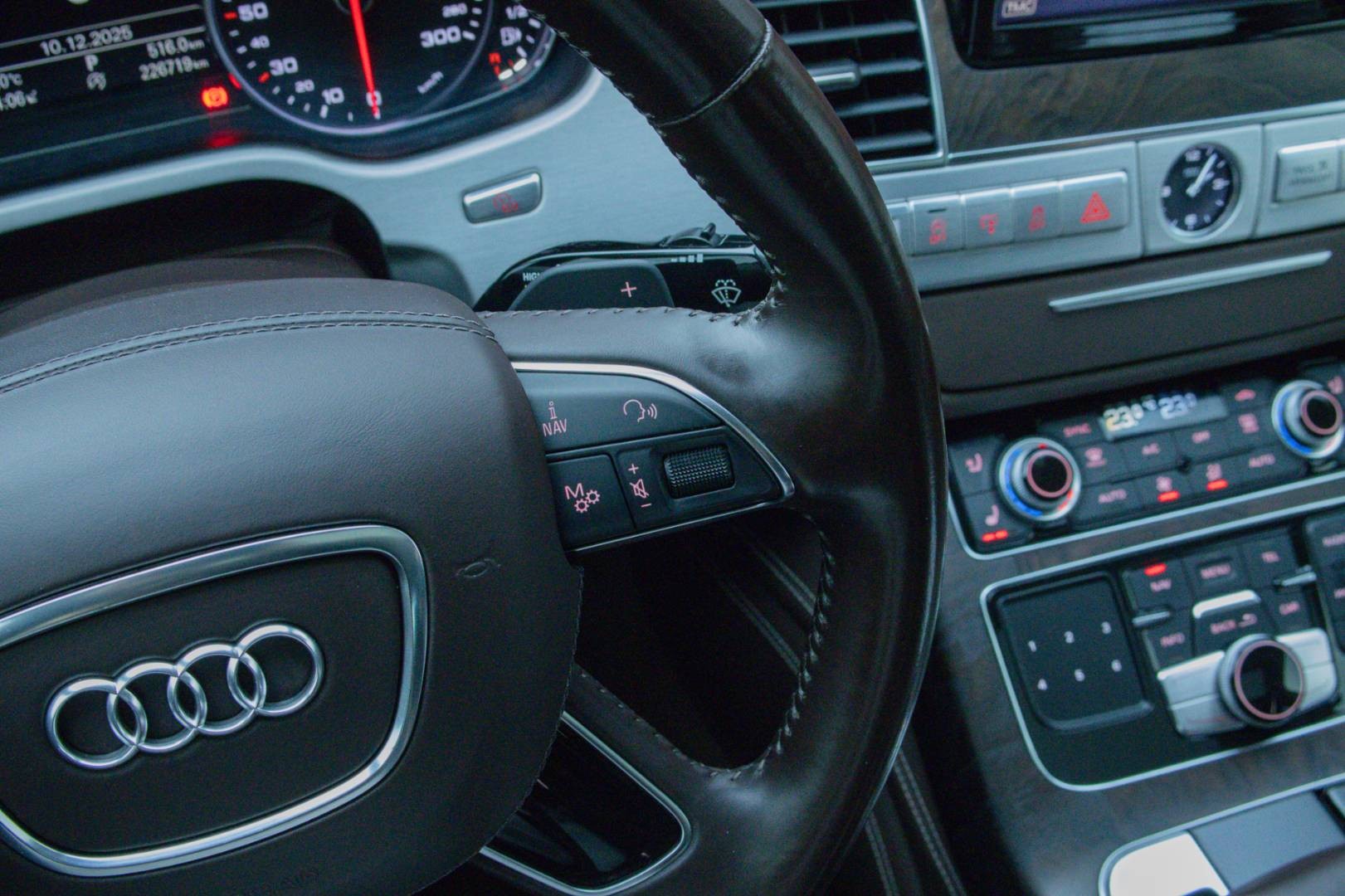 Audi A8 3.0 TDI quattro-po servise,TV,masáž,odvetrávanie,20",soft-close,TOP stav – Obrázok 32