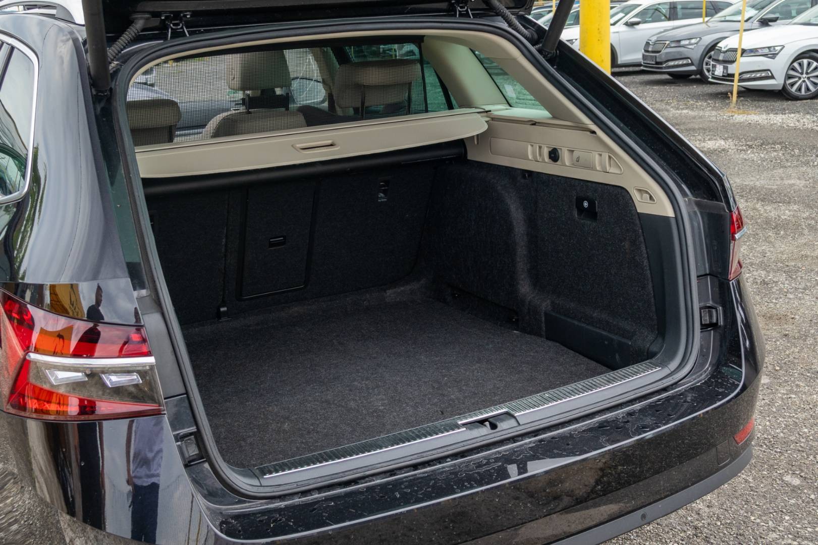 Škoda Superb Combi 3 FL 2.0 TDI 4x4 Style+ DSG -NEBÚRANÉ – Obrázok 9