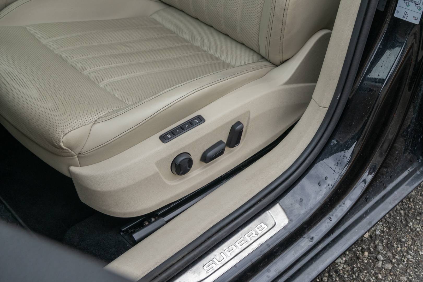 Škoda Superb Combi 3 FL 2.0 TDI 4x4 Style+ DSG -NEBÚRANÉ – Obrázok 15