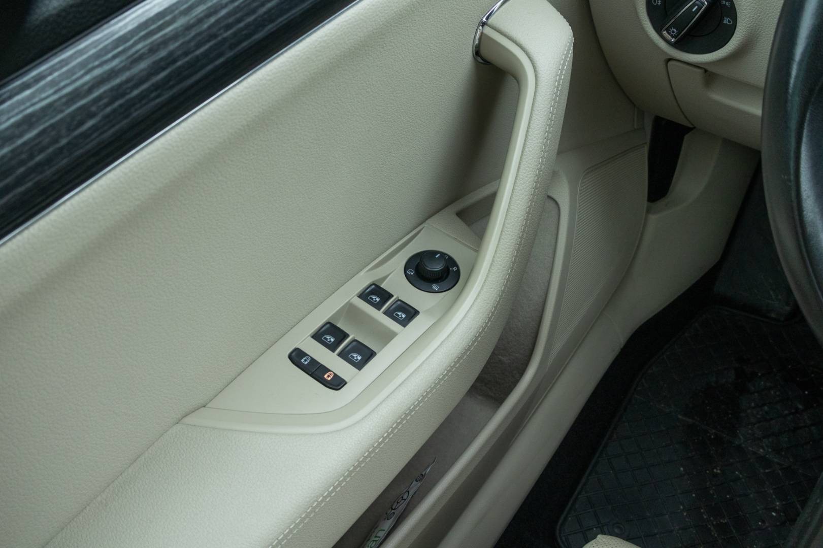 Škoda Superb Combi 3 FL 2.0 TDI 4x4 Style+ DSG -NEBÚRANÉ – Obrázok 16