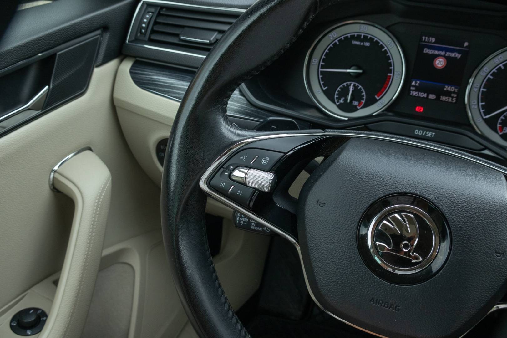 Škoda Superb Combi 3 FL 2.0 TDI 4x4 Style+ DSG -NEBÚRANÉ – Obrázok 19