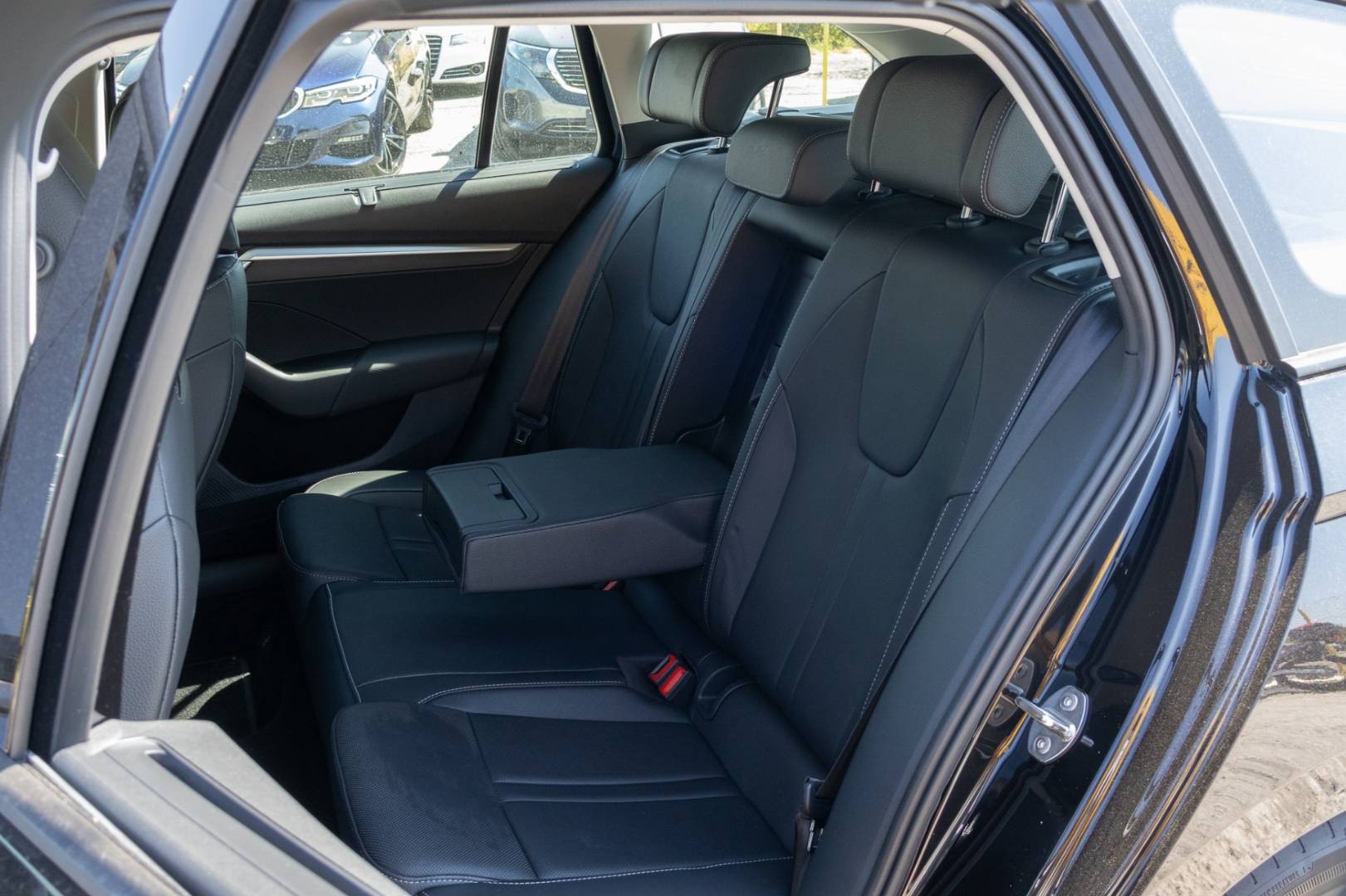 Škoda Octavia Combi 2.0 TDI DSG Selection+ / NEBÚRANÉ / Po servise – Obrázok 10