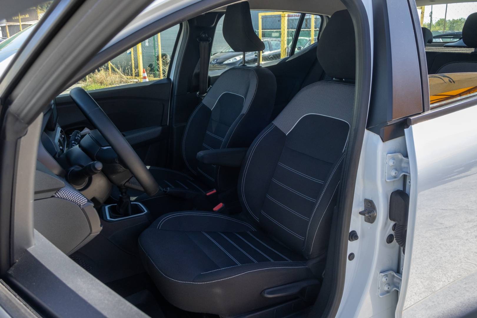 Dacia Sandero 1.0 TCe 100 ECO-G Essential – Obrázok 11