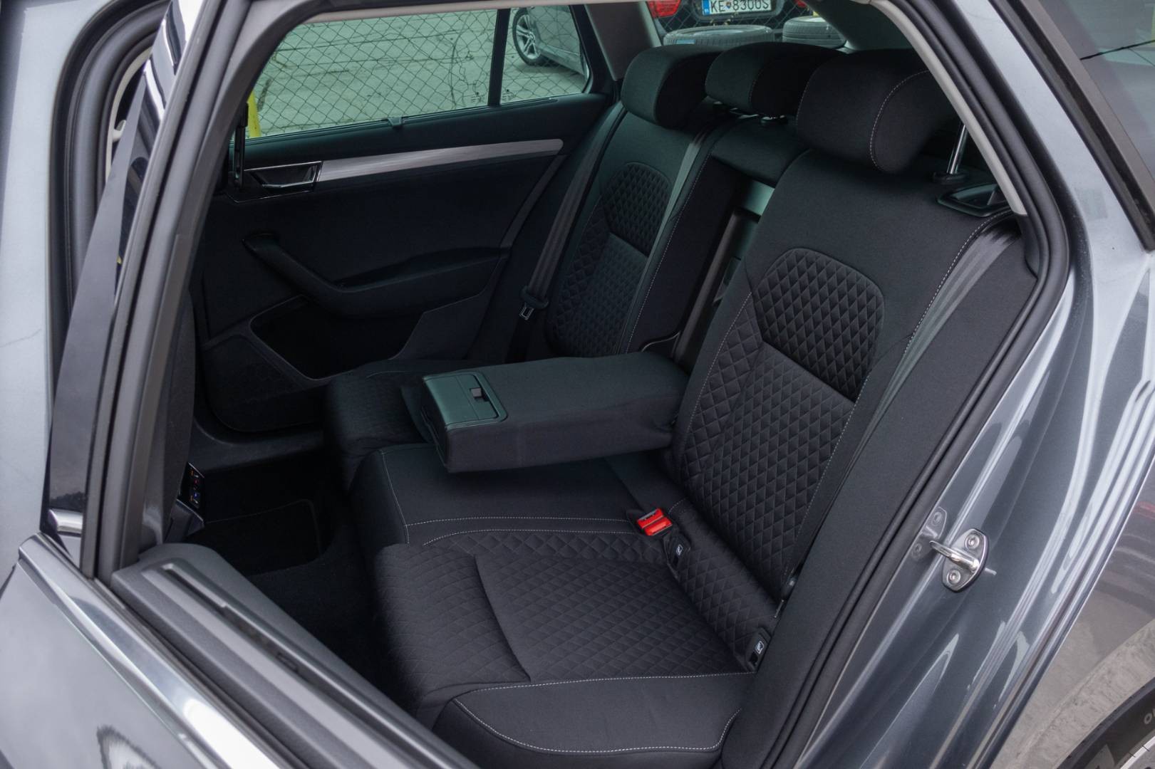 Škoda Superb Combi 2.0 TDI SCR Ambition+ DSG -NEBÚRANÉ – Obrázok 12