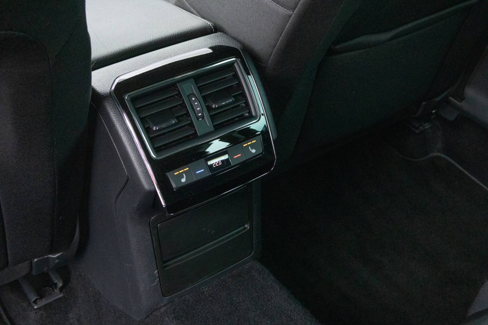 Škoda Superb Combi 2.0 TDI SCR Ambition+ DSG -NEBÚRANÉ – Obrázok 13