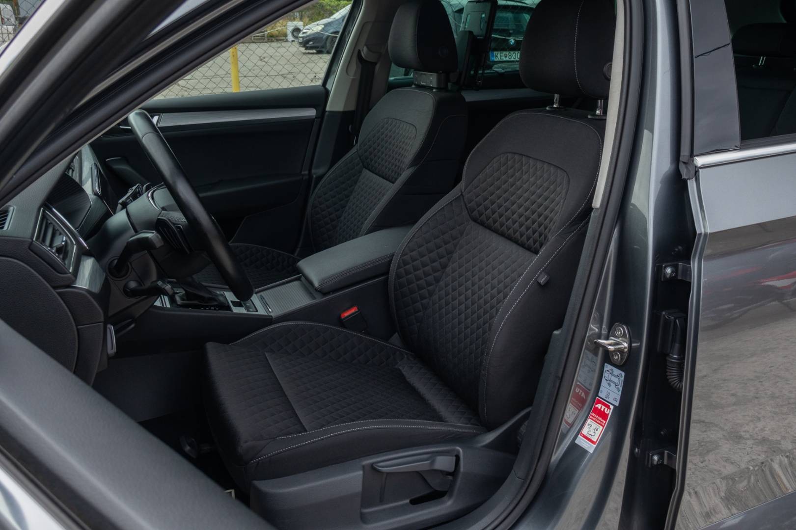 Škoda Superb Combi 2.0 TDI SCR Ambition+ DSG -NEBÚRANÉ – Obrázok 14