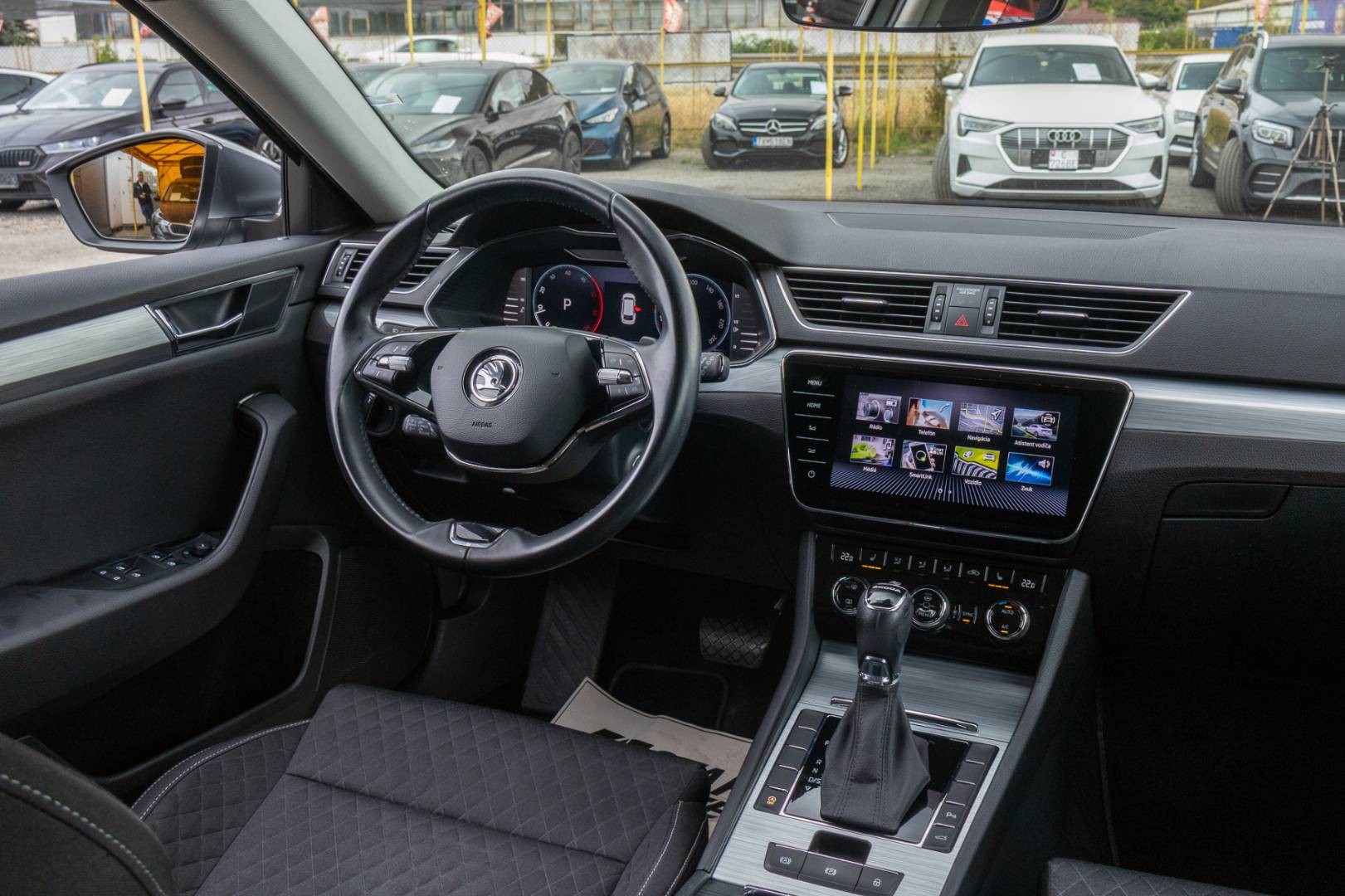Škoda Superb Combi 2.0 TDI SCR Ambition+ DSG -NEBÚRANÉ – Obrázok 15