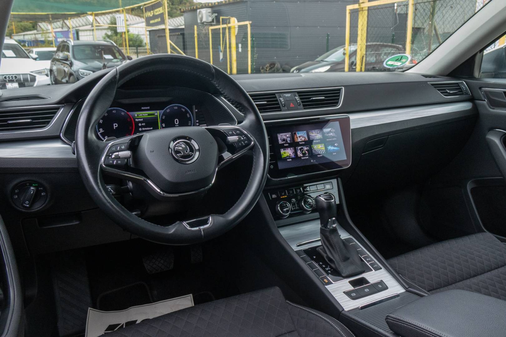 Škoda Superb Combi 2.0 TDI SCR Ambition+ DSG -NEBÚRANÉ – Obrázok 16