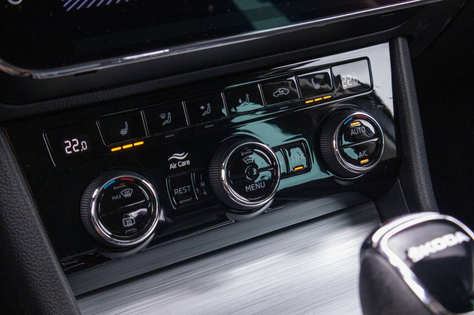 Škoda Superb Combi 2.0 TDI SCR Ambition+ DSG -NEBÚRANÉ – Obrázok 28