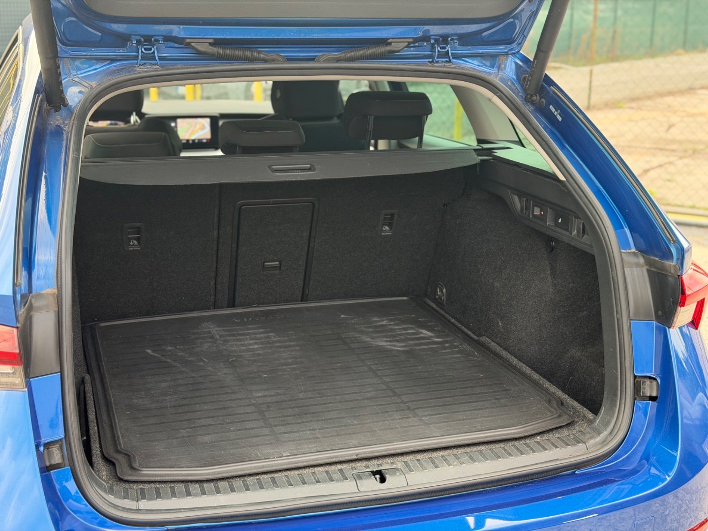 Škoda Octavia Combi 2.0 TDI SCR TOUR DSG – Obrázok 5