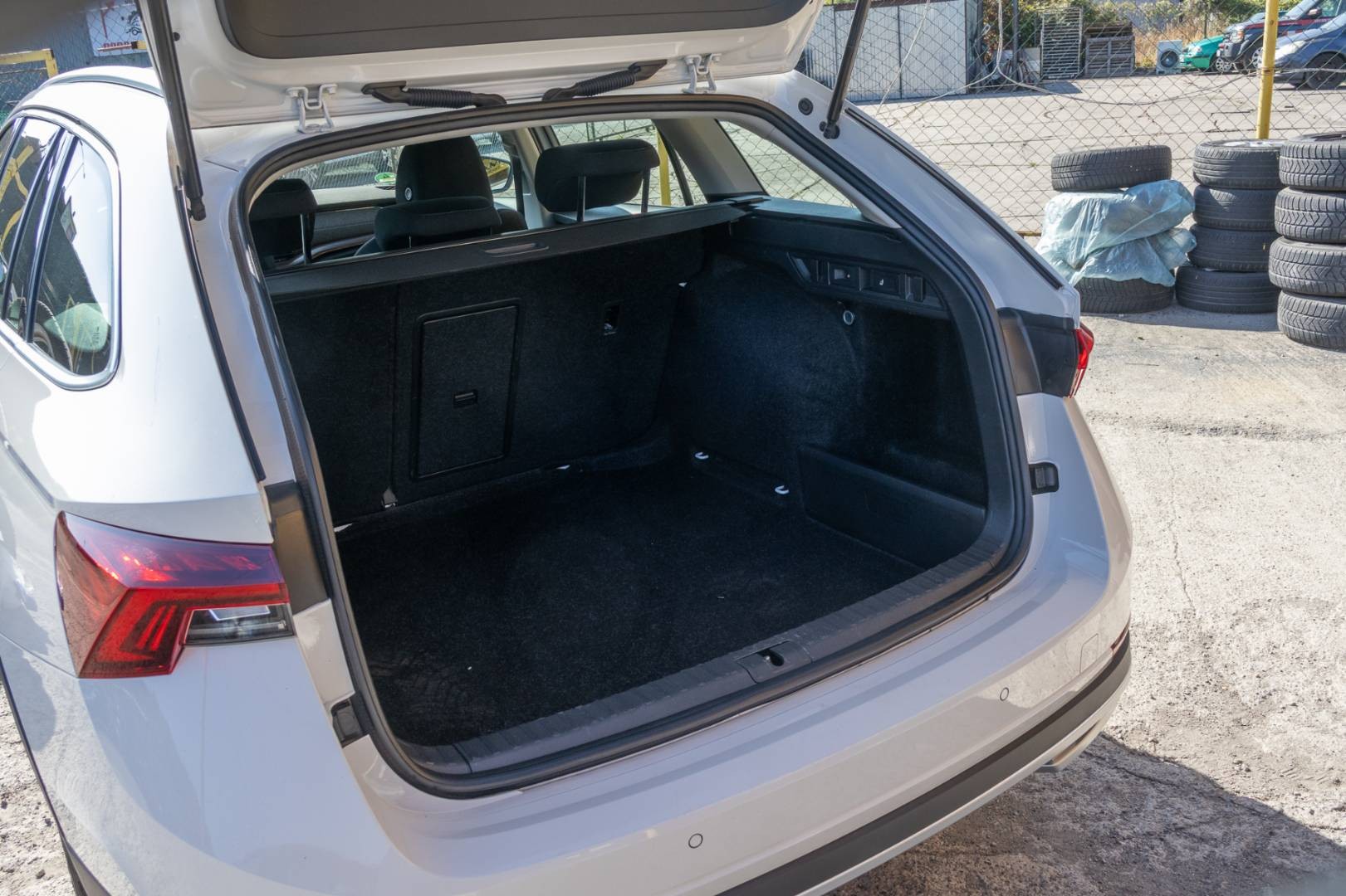 Škoda Octavia Combi 2.0 TDI Scout 4x4 DSG – Obrázok 9