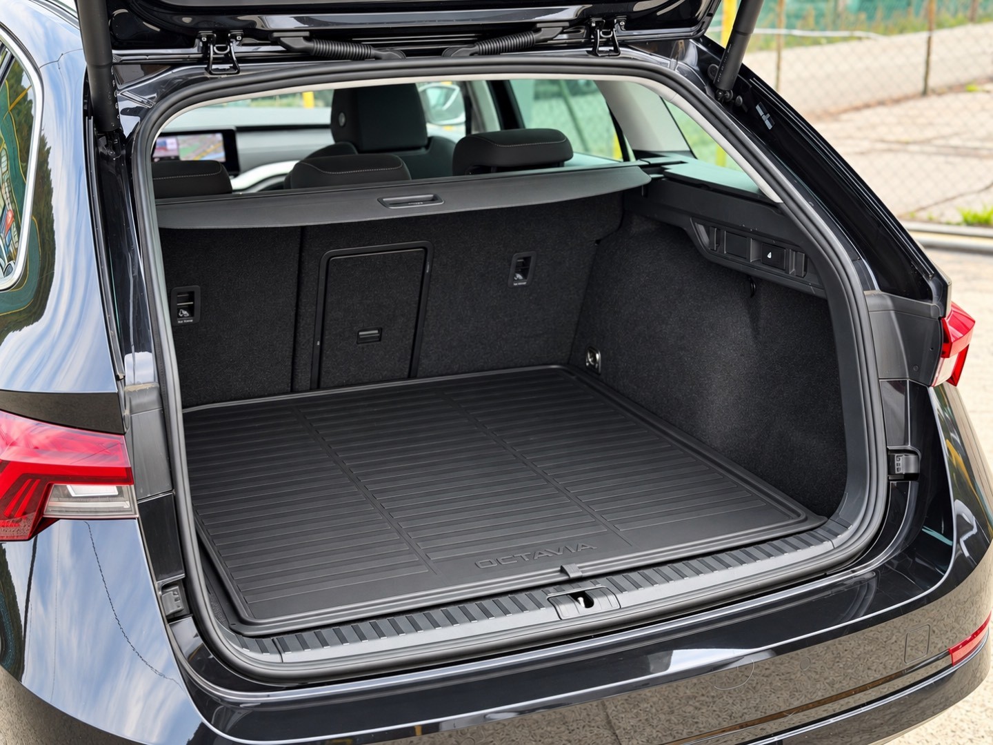 Škoda Octavia Combi 2.0 TDI SCR Style+ DSG -NEBÚRANÉ – Obrázok 3
