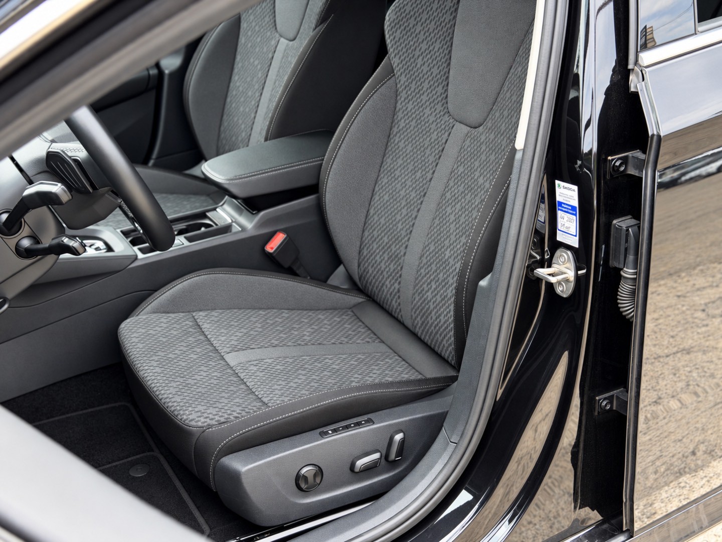 Škoda Octavia Combi 2.0 TDI SCR Style+ DSG -NEBÚRANÉ – Obrázok 5