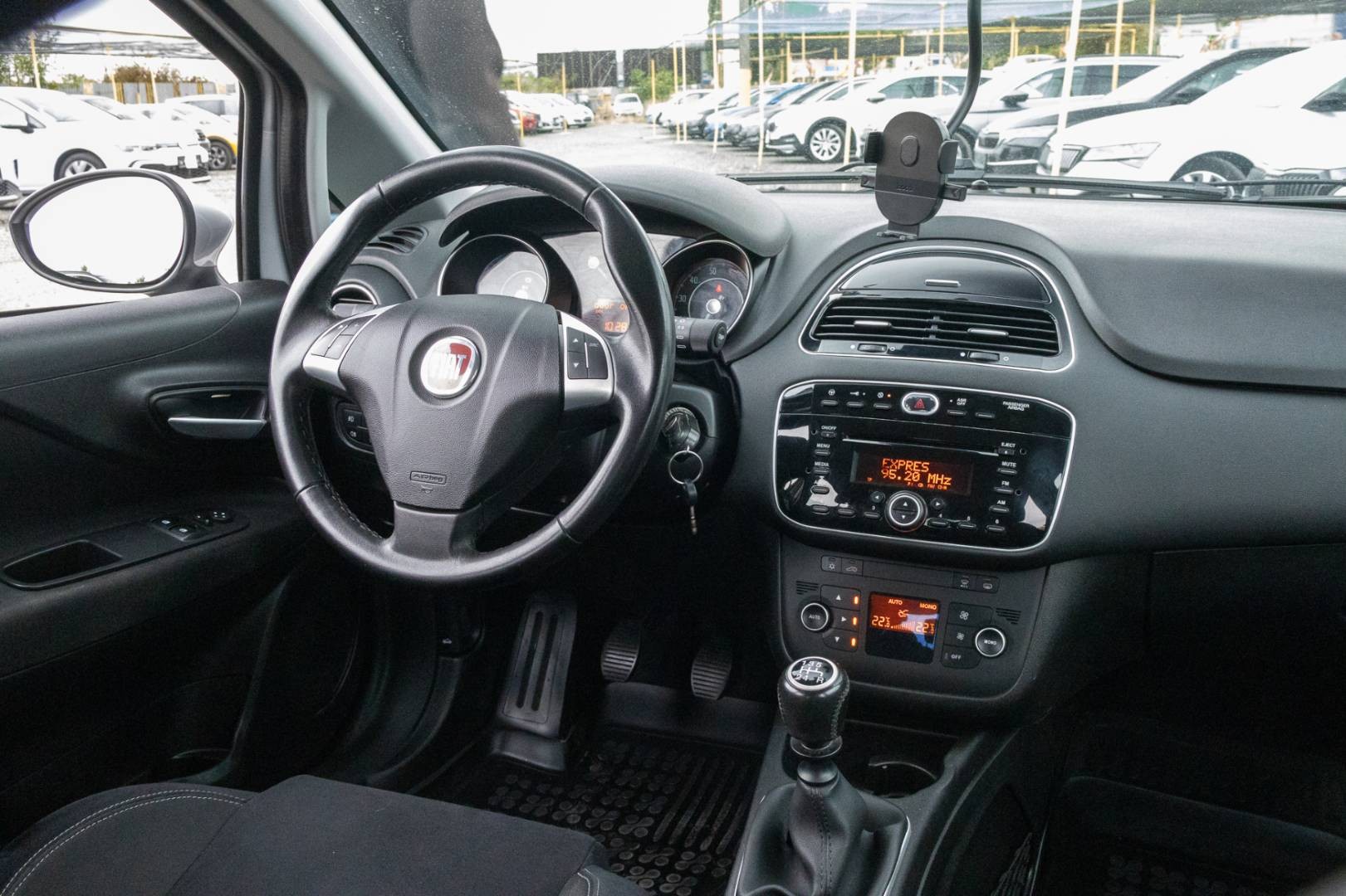 Fiat Grande Punto 1.4 Lounge - SK Pôvod/1.Majiteľ -NEHAVAROVANÉ – Obrázok 13