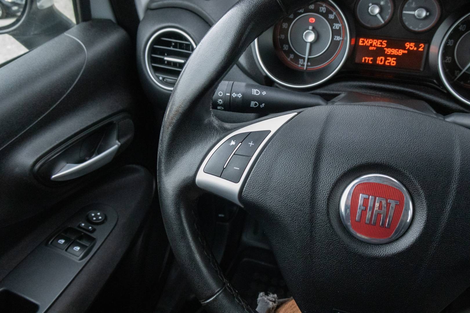 Fiat Grande Punto 1.4 Lounge - SK Pôvod/1.Majiteľ -NEHAVAROVANÉ – Obrázok 15