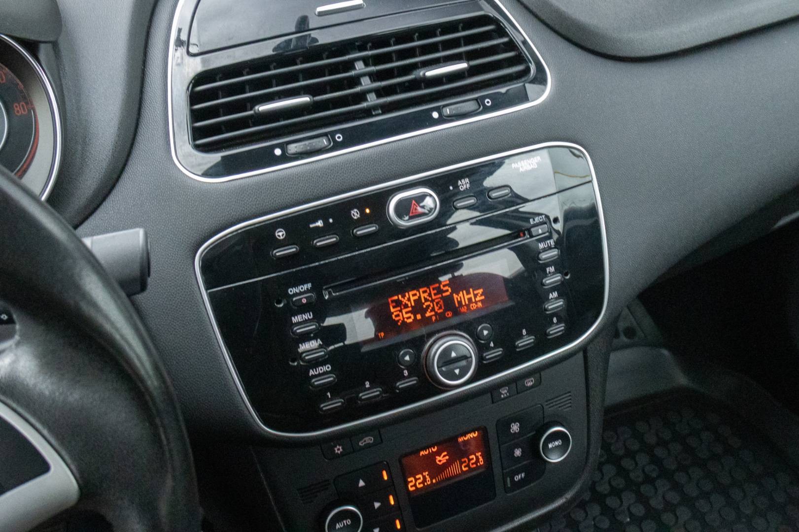 Fiat Grande Punto 1.4 Lounge - SK Pôvod/1.Majiteľ -NEHAVAROVANÉ – Obrázok 18