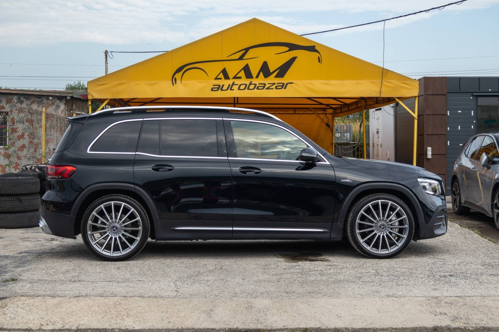 Mercedes-Benz GLB AMG 35 4MATIC A/T -7 MIEST – Obrázok 4